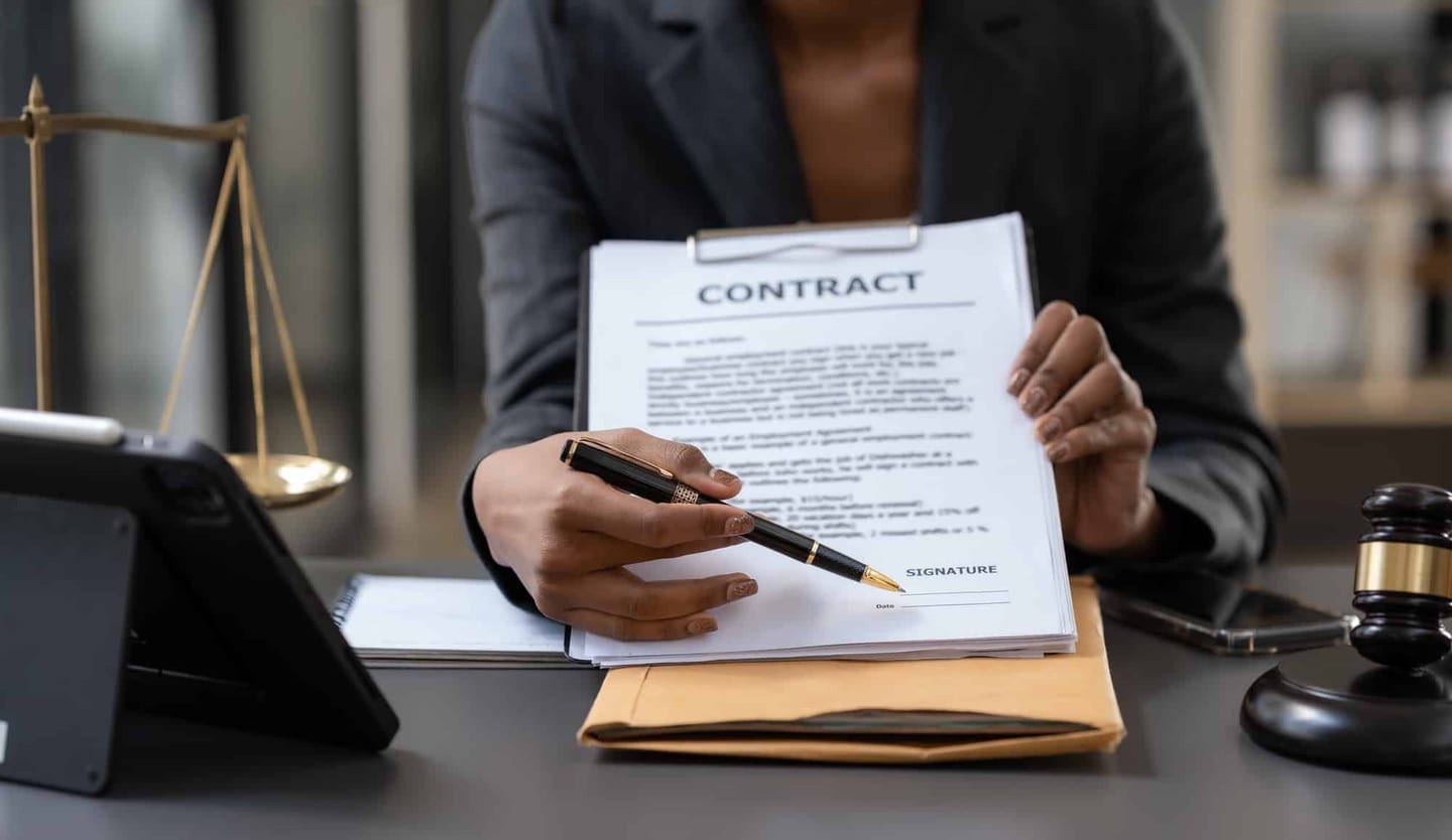 Un juriste et un contrat