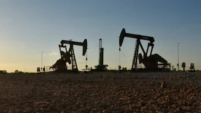 La cotation du Brent pour livraison en avril augmente de 4,35 % et dépasse les 70 dollars.