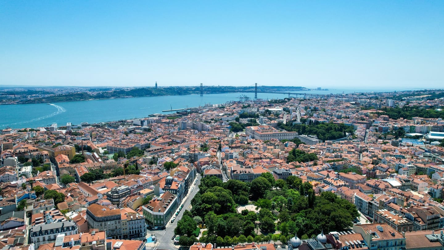 Vue aérienne de Lisbonne et du Tage