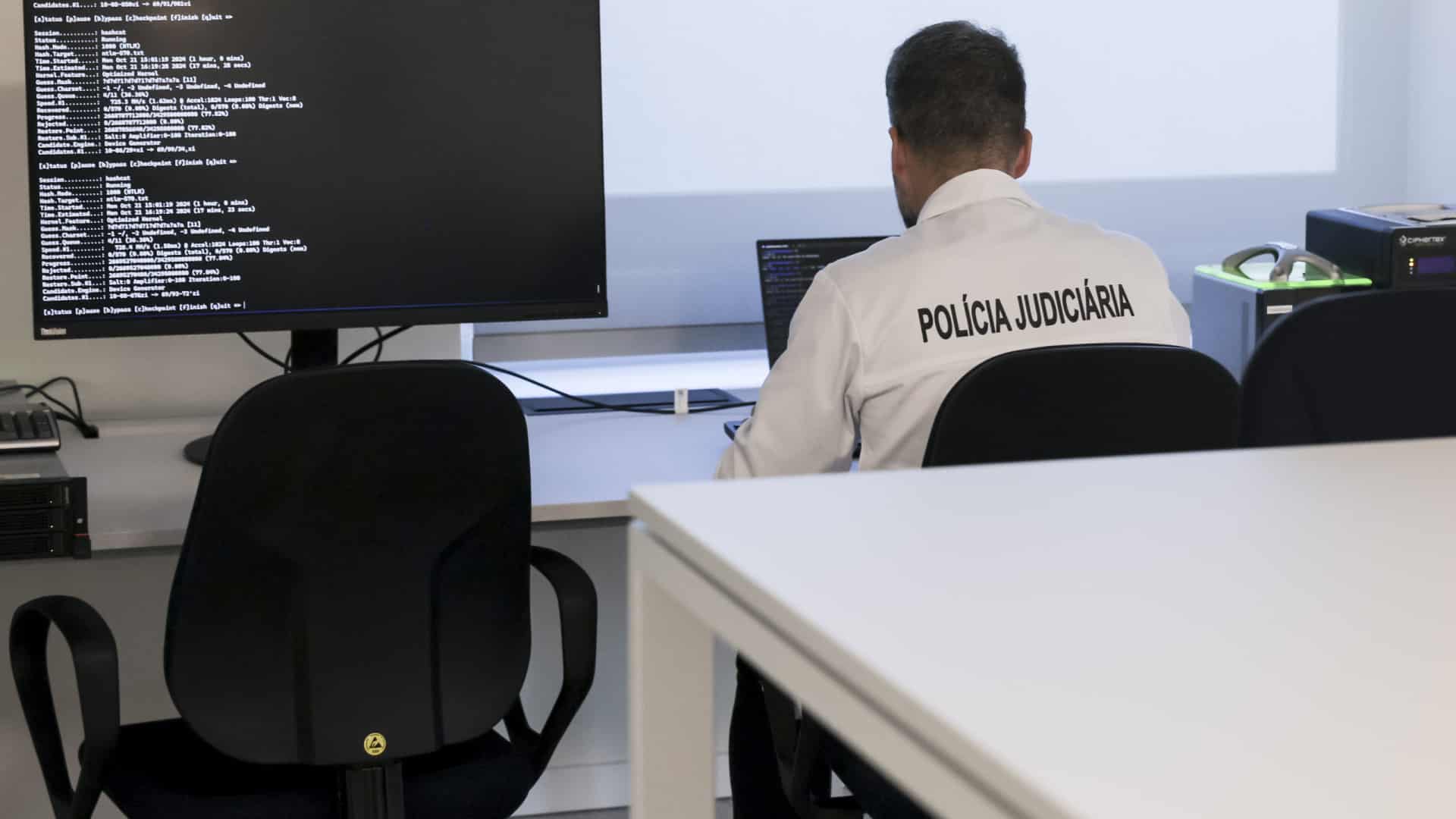 Arrêté pour avoir violé des enfants de la famille amie à la maison et dans la voiture à Leiria