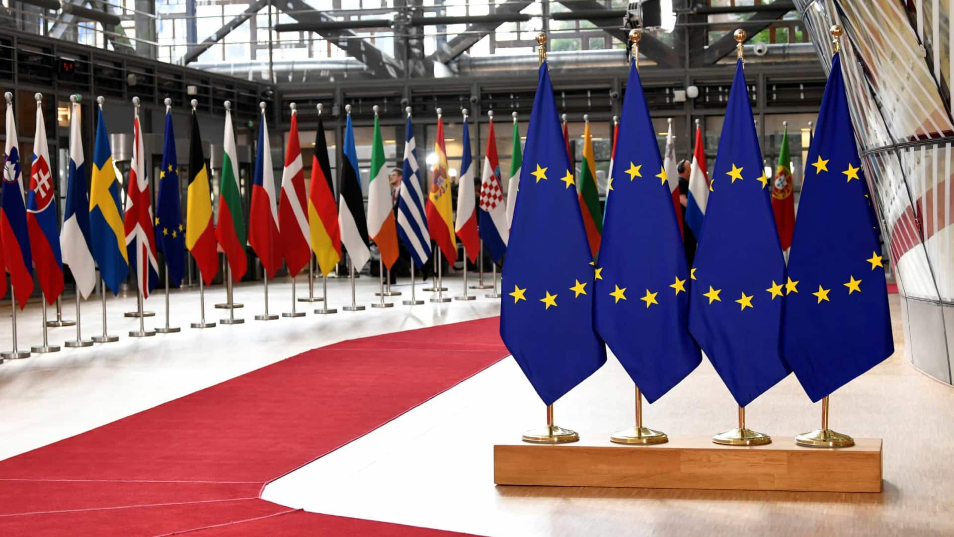 Bruxelles critique "l'auto-flagellation économique" des États-Unis avec des tarifs.