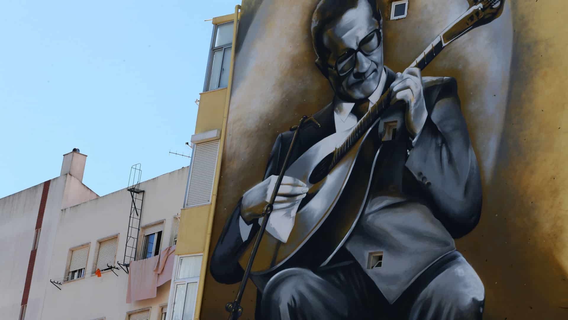 Concerto dédié à Carlos Paredes, expositions et cinéma lors des Festas de Abril.