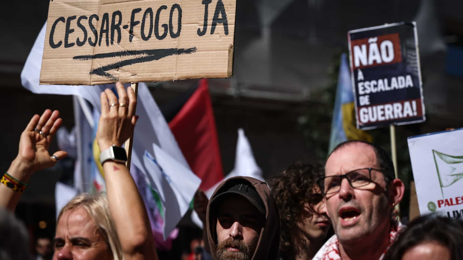 Des centaines marquent la Journée de la Terre des Palestiniens par une manifestation à Lisbonne.