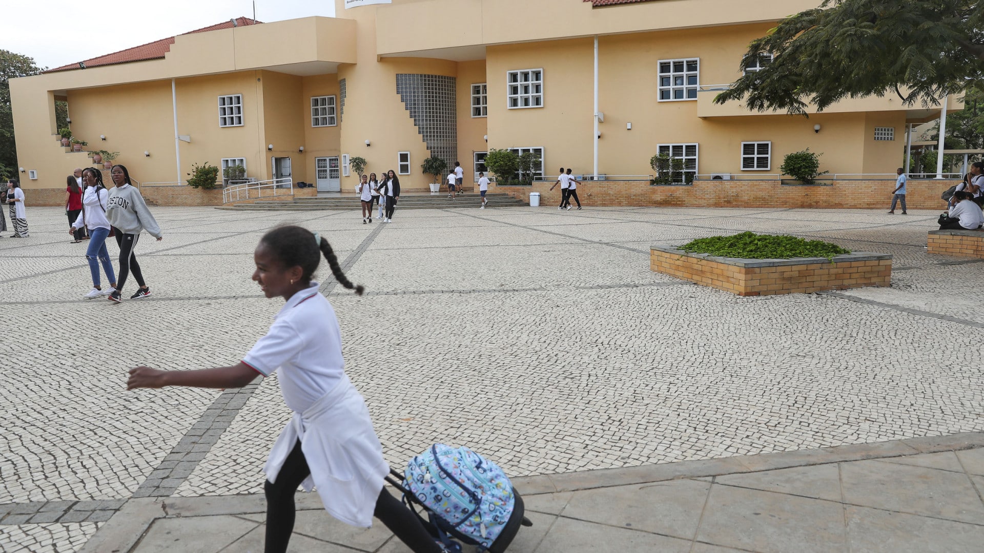 Des enseignants dans quatre écoles portugaises à l'étranger commencent aujourd'hui une grève.