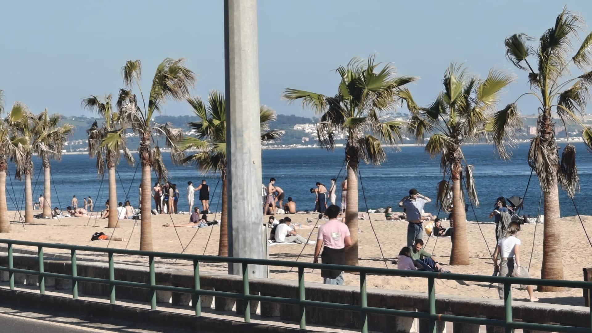 Fans de soleil ? Les températures ont augmenté et les plages se sont remplies de monde ce vendredi.
