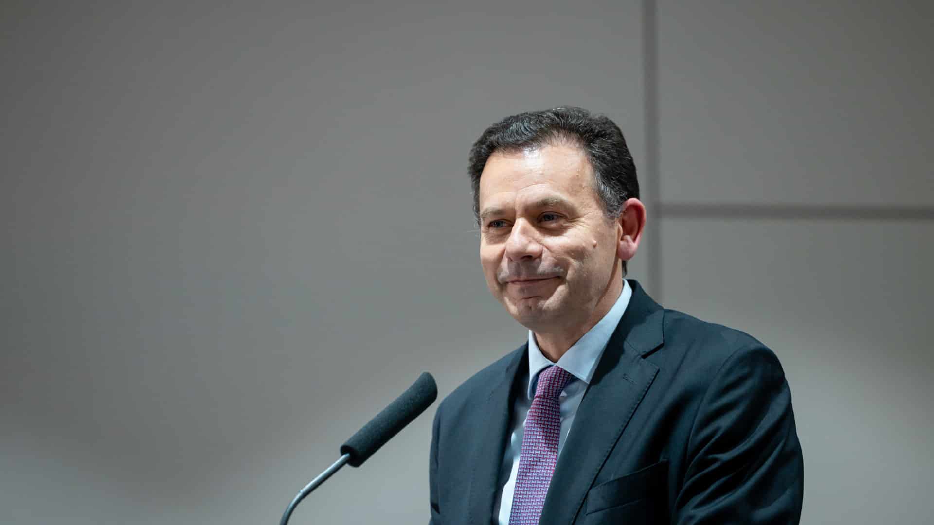 "Il n'y a pas de forces armées sans femmes ni hommes."