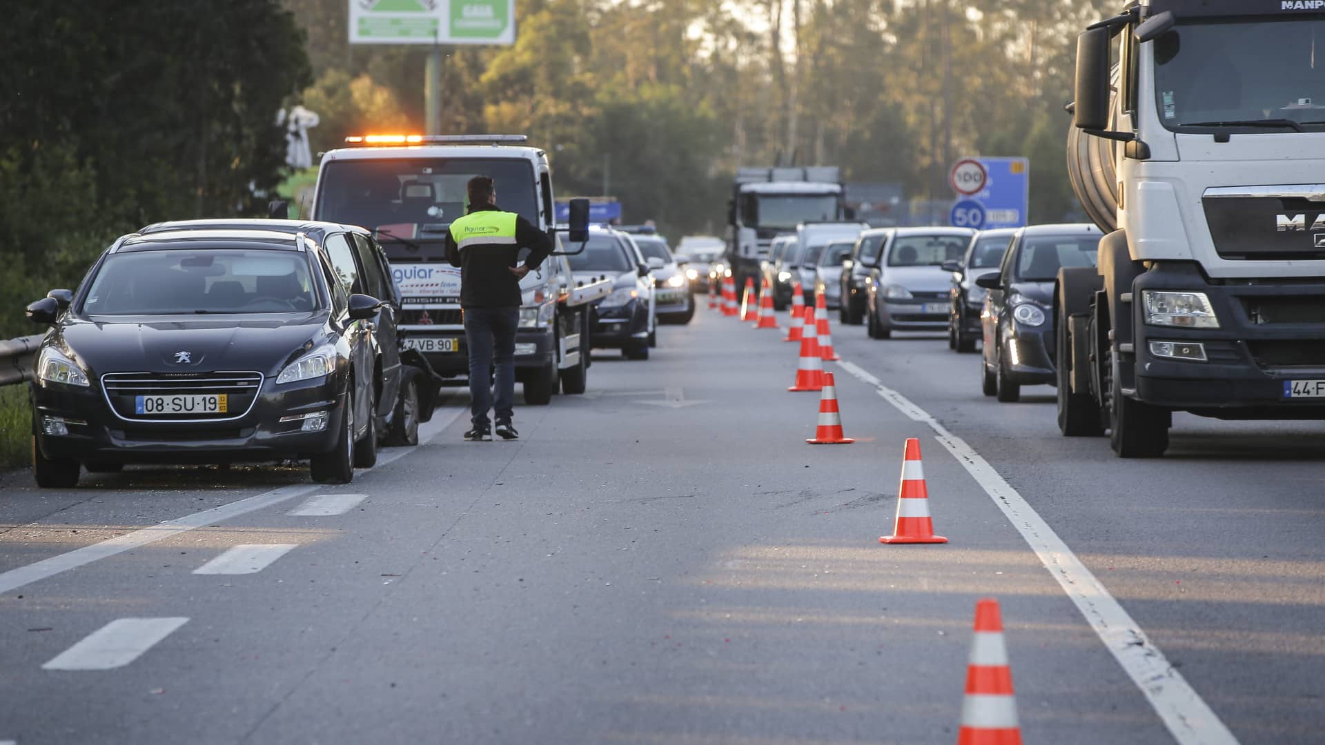 Incendie dans un camion coupe la circulation sur l'A2 à Castro Verde.
