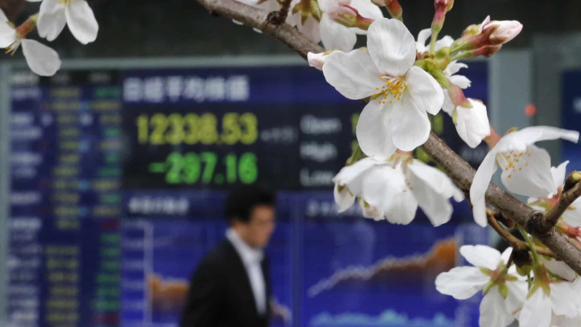 La Bourse de Tokyo clôture en baisse de près de 2%.