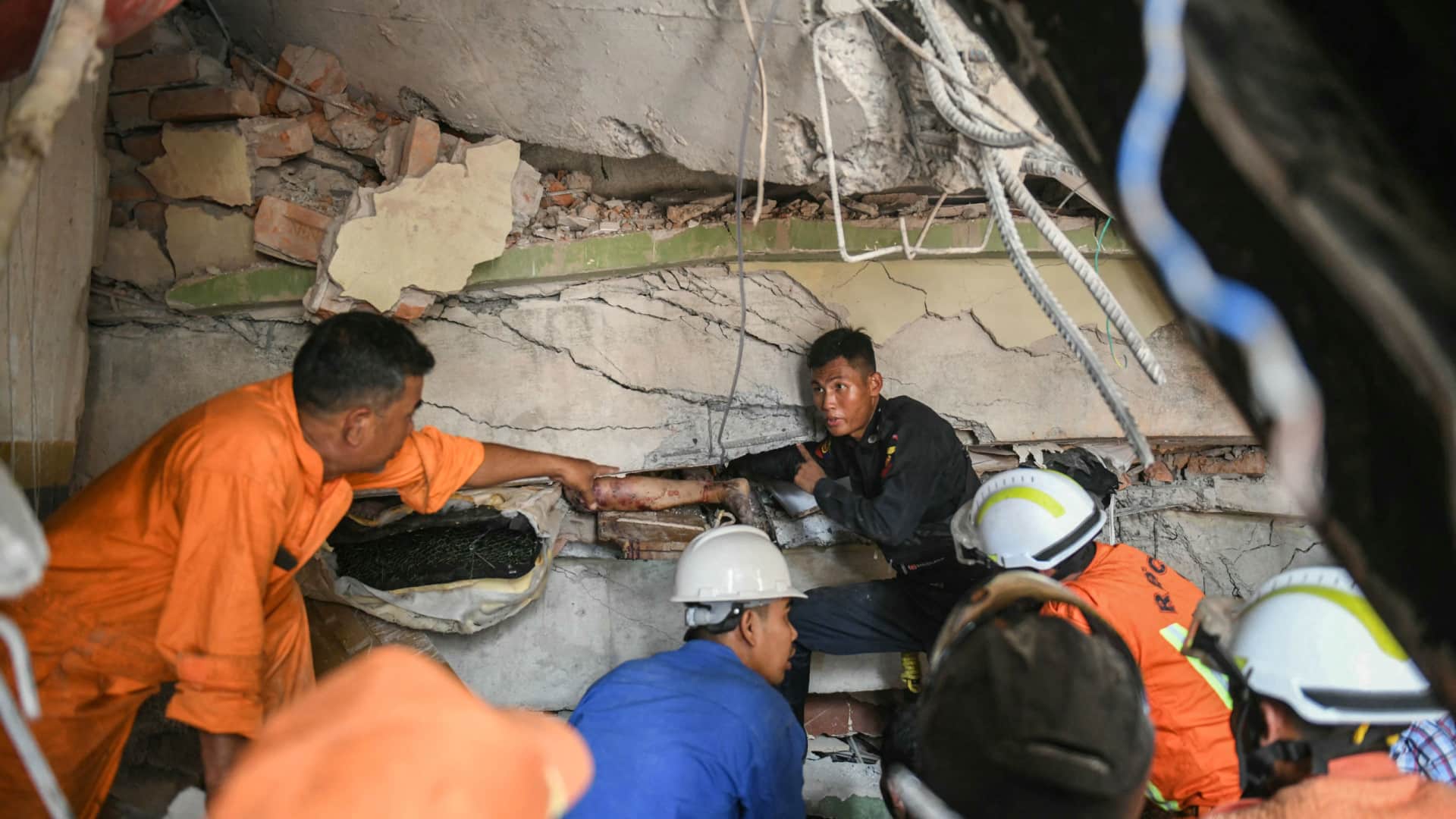 La Croix-Rouge demande des dons pour soutenir les victimes du séisme au Myanmar.