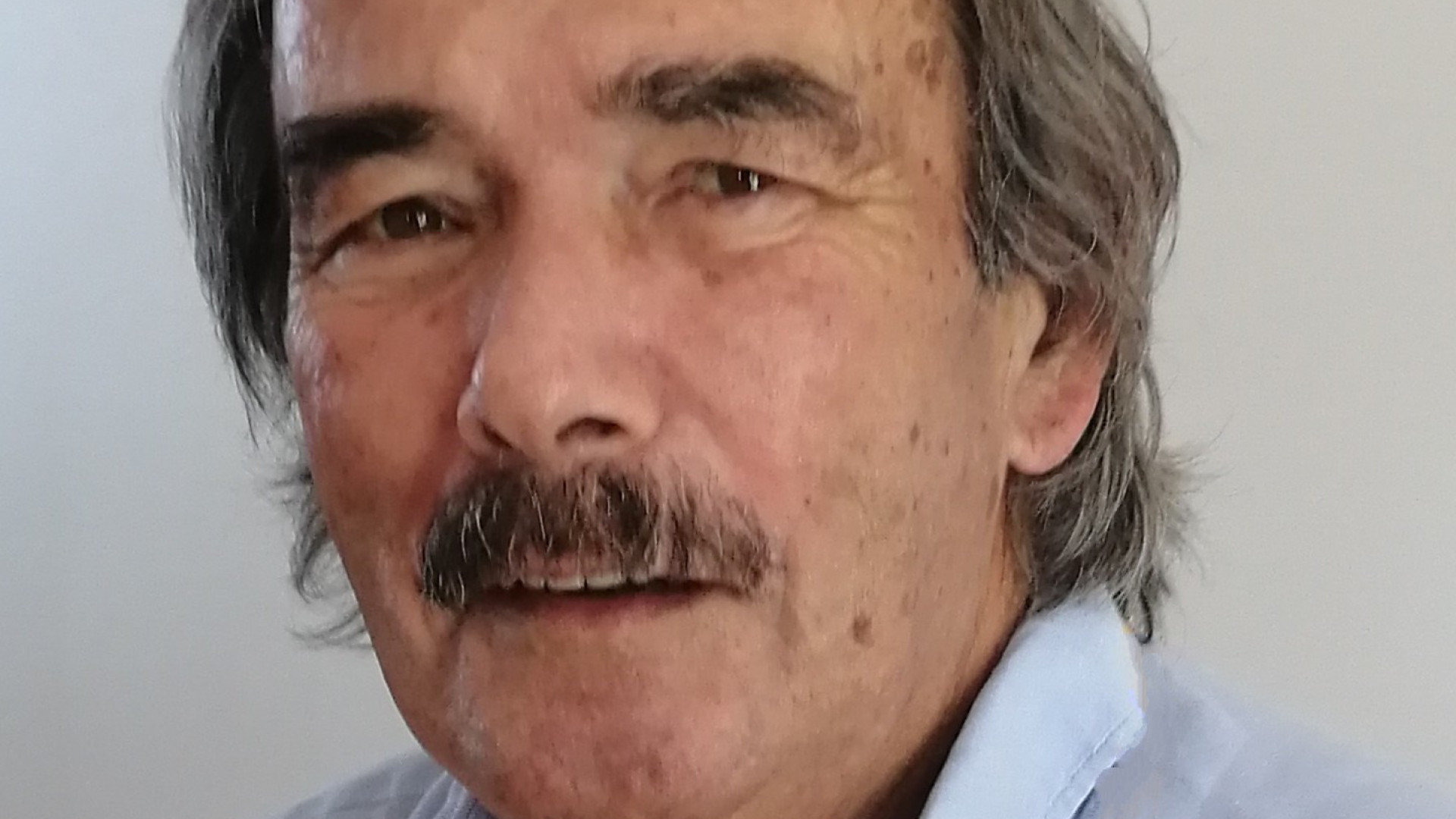 Le rédacteur Francisco Guedes, fondateur du festival Correntes d'Escritas, est décédé.