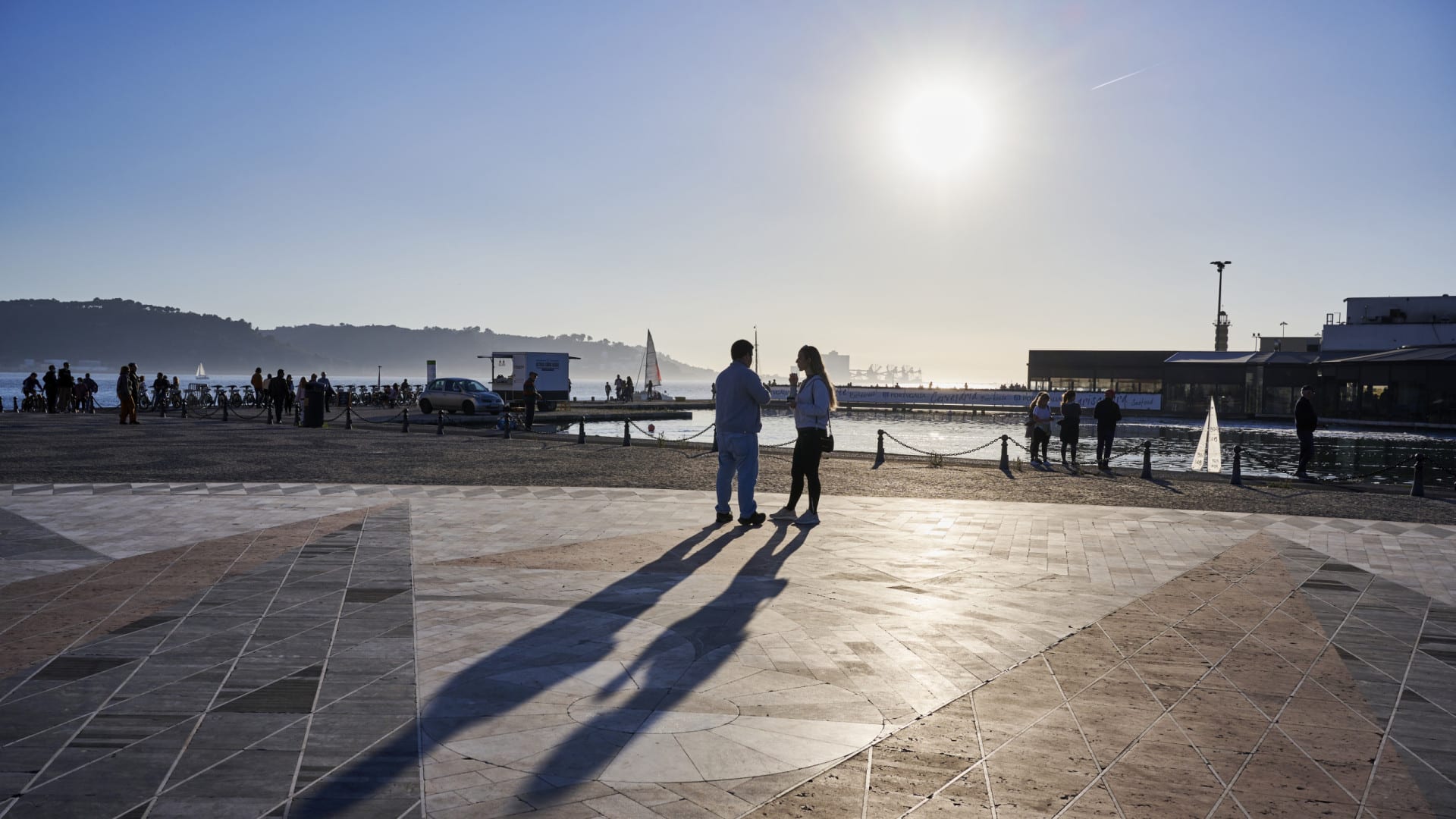 Le soleil continue de briller ce lundi et les températures maximales atteignent les 24 degrés.