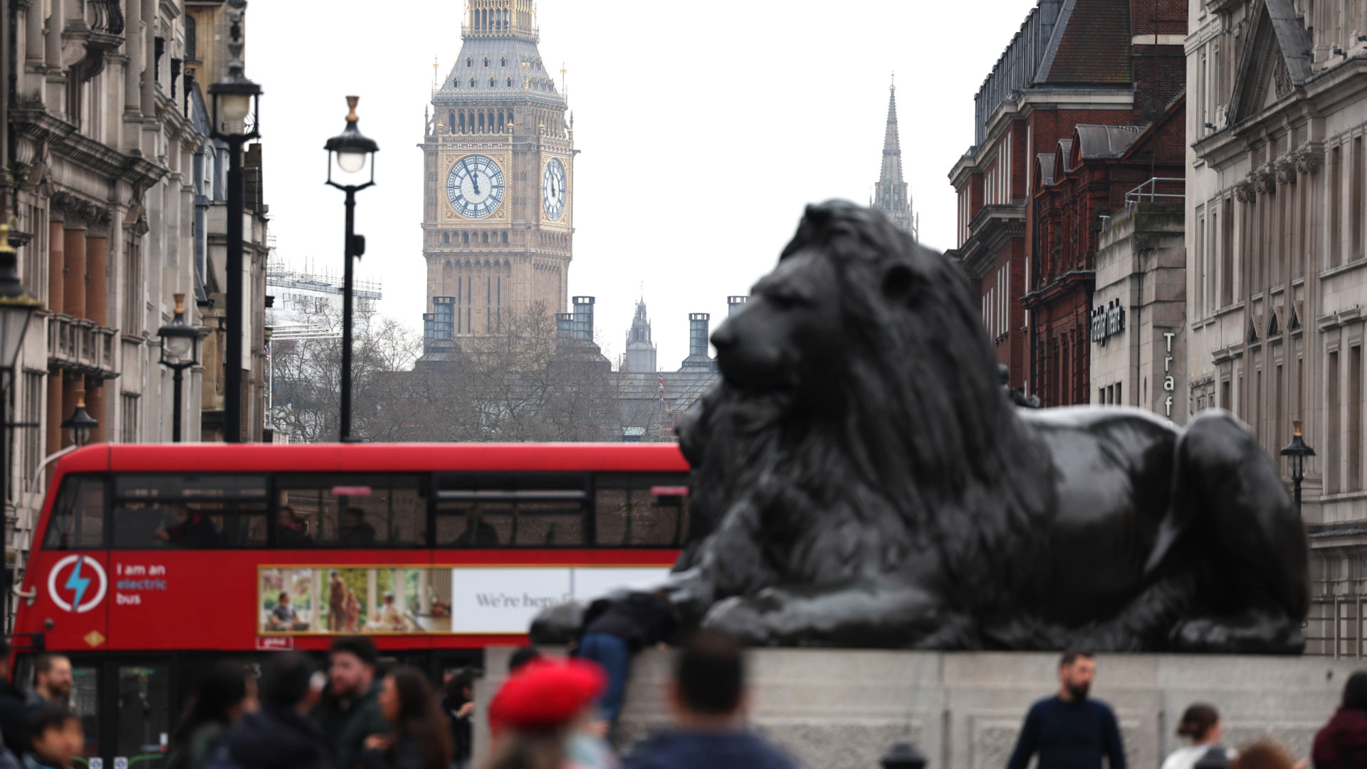 L'économie britannique croîtra de 1 %, soit la moitié de la prévision.