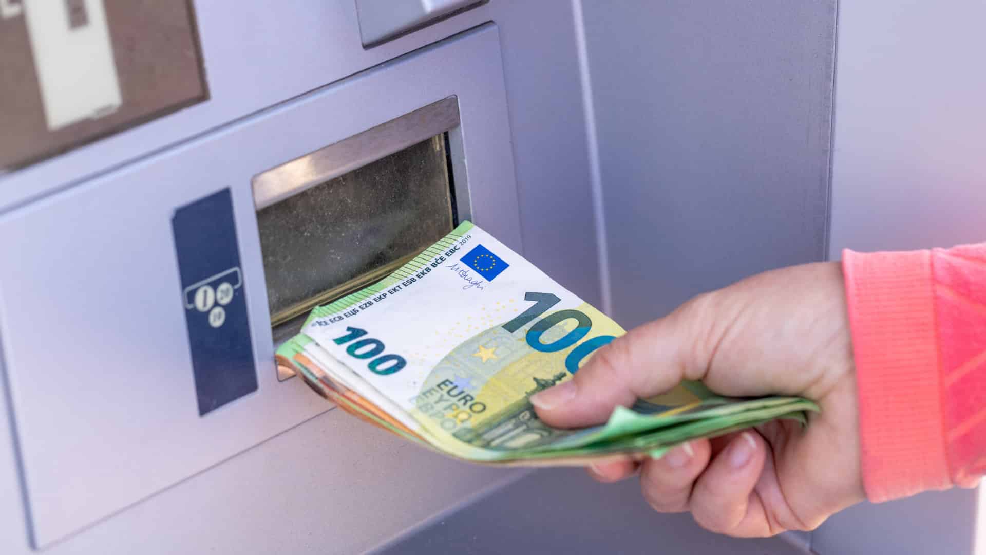 Les dépôts à faible taux d'intérêt "stimulent" la demande de certificats d'épargne.