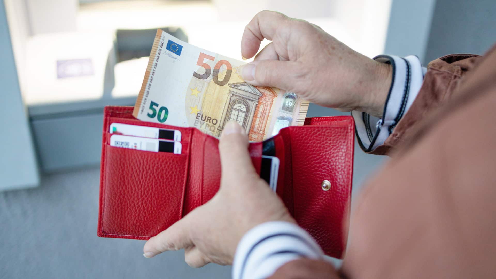 Les ventes dans le commerce ont augmenté de 5,8 % en février.