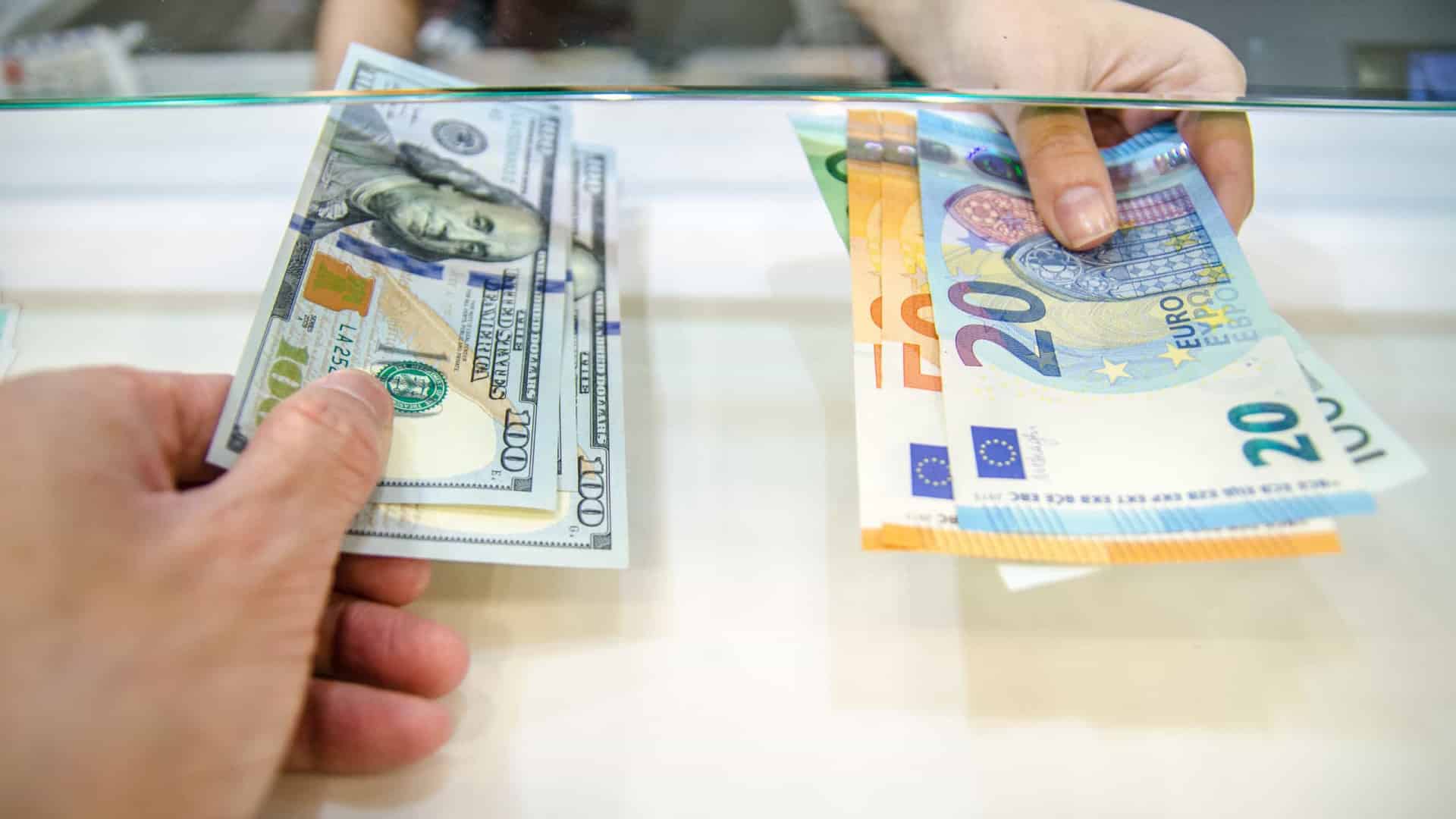 L'euro reste presque inchangé au-dessus de 1,08 dollars.