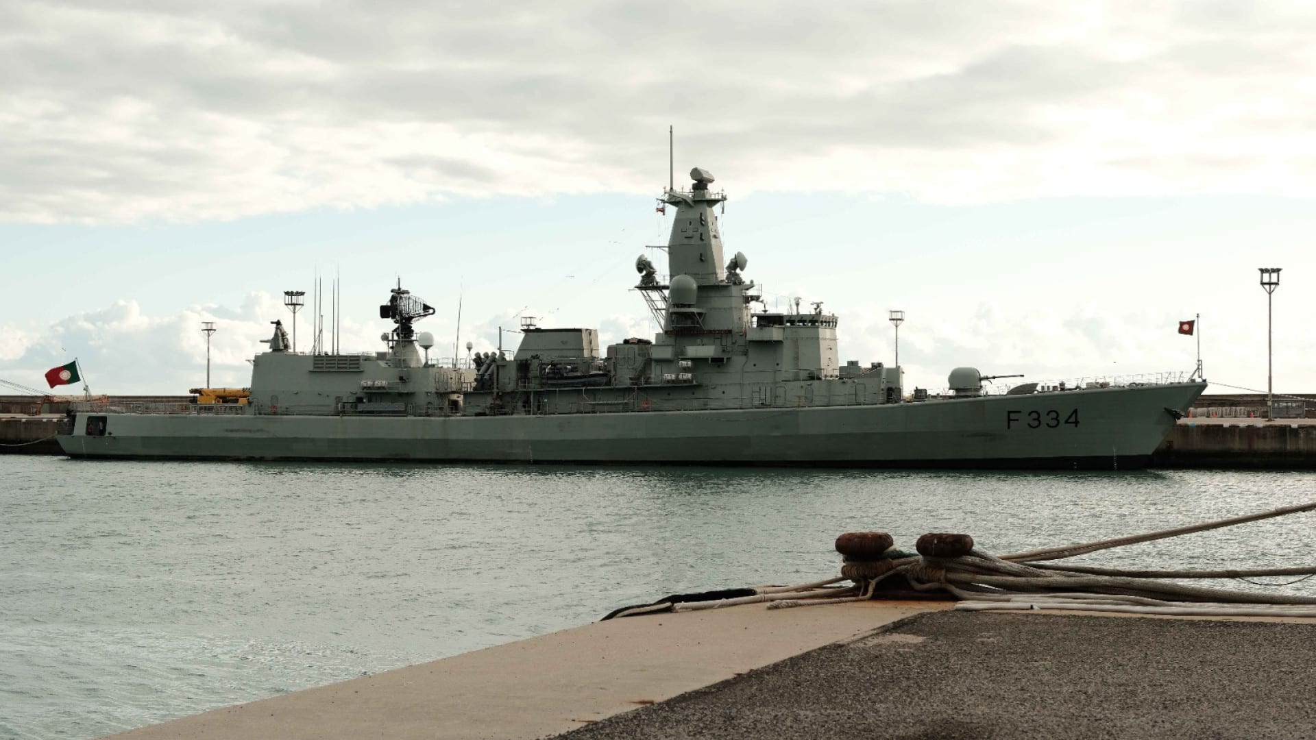 Navire de la Marine portugaise participe à un exercice de l'OTAN.
