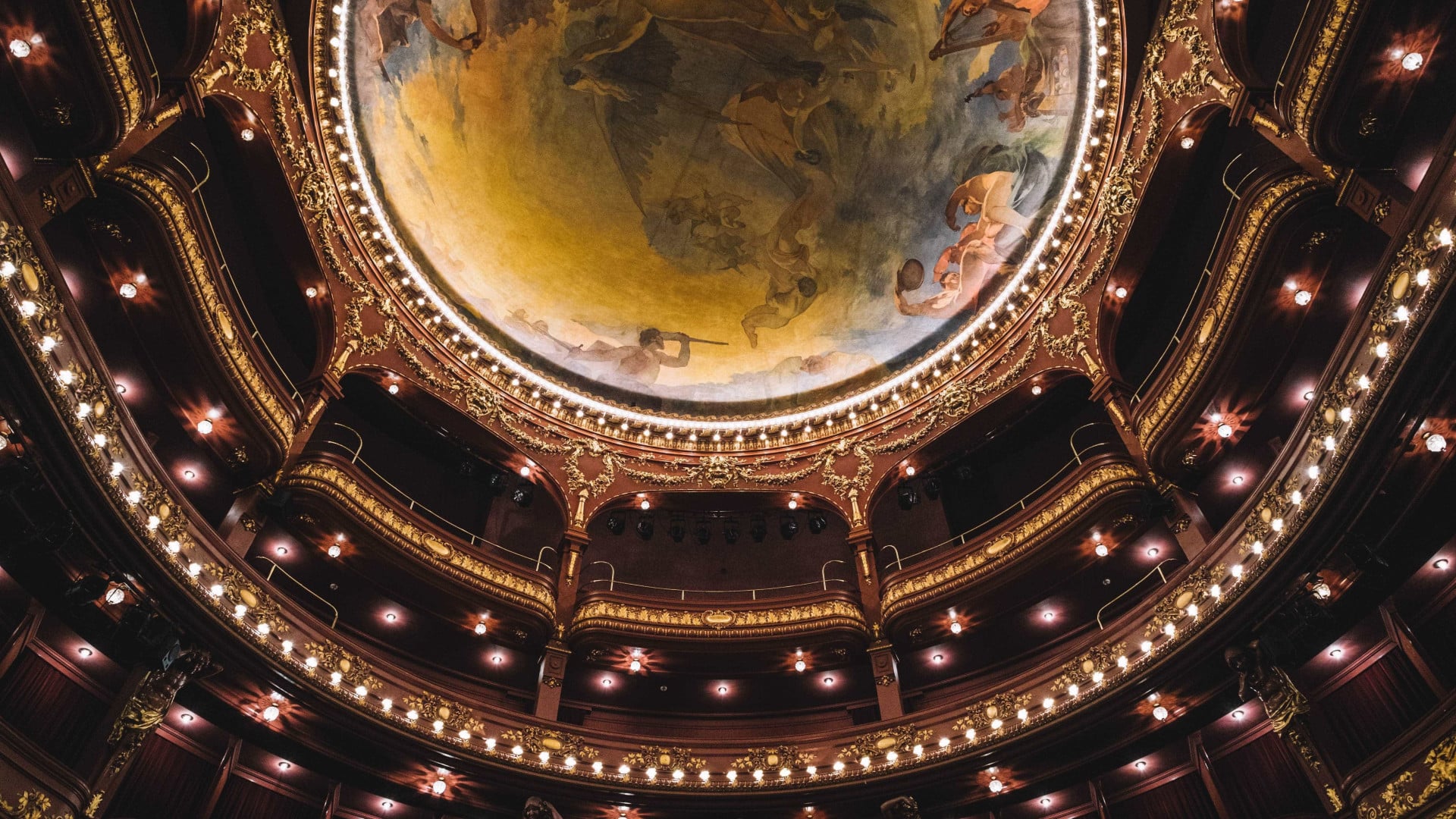 Teatro São João accusé de "faux sous-traitance" pour les recrutements.