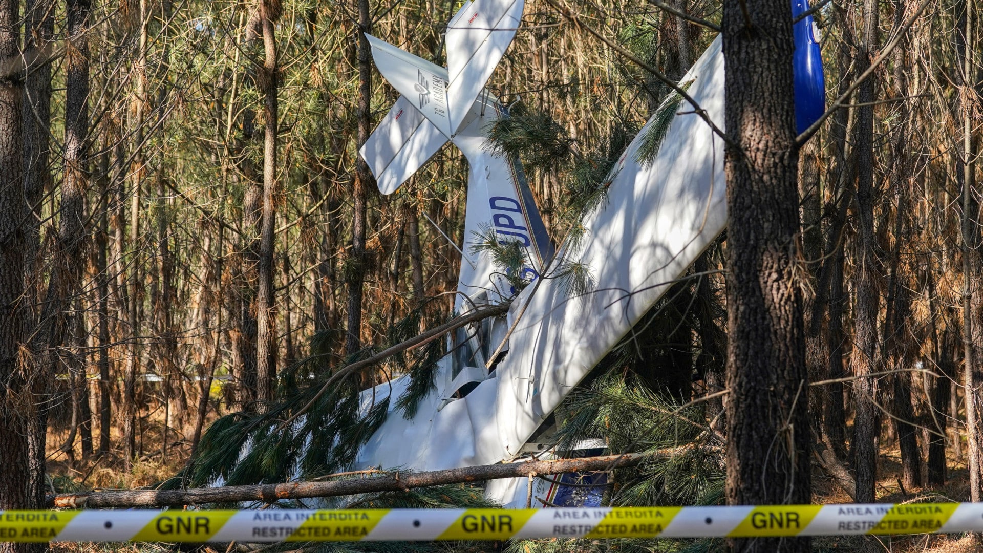 Un avion s'écrase sur l'aérodrome de Cerveira. Deux blessés sont un élève et un professeur.