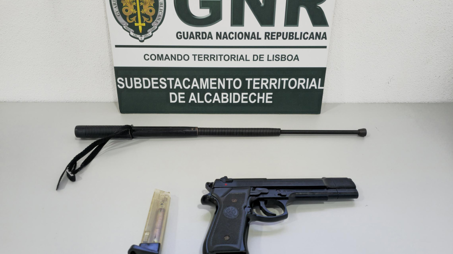 Un homme arrêté à Cascais pour possession d'une arme interdite dans une unité hospitalière.