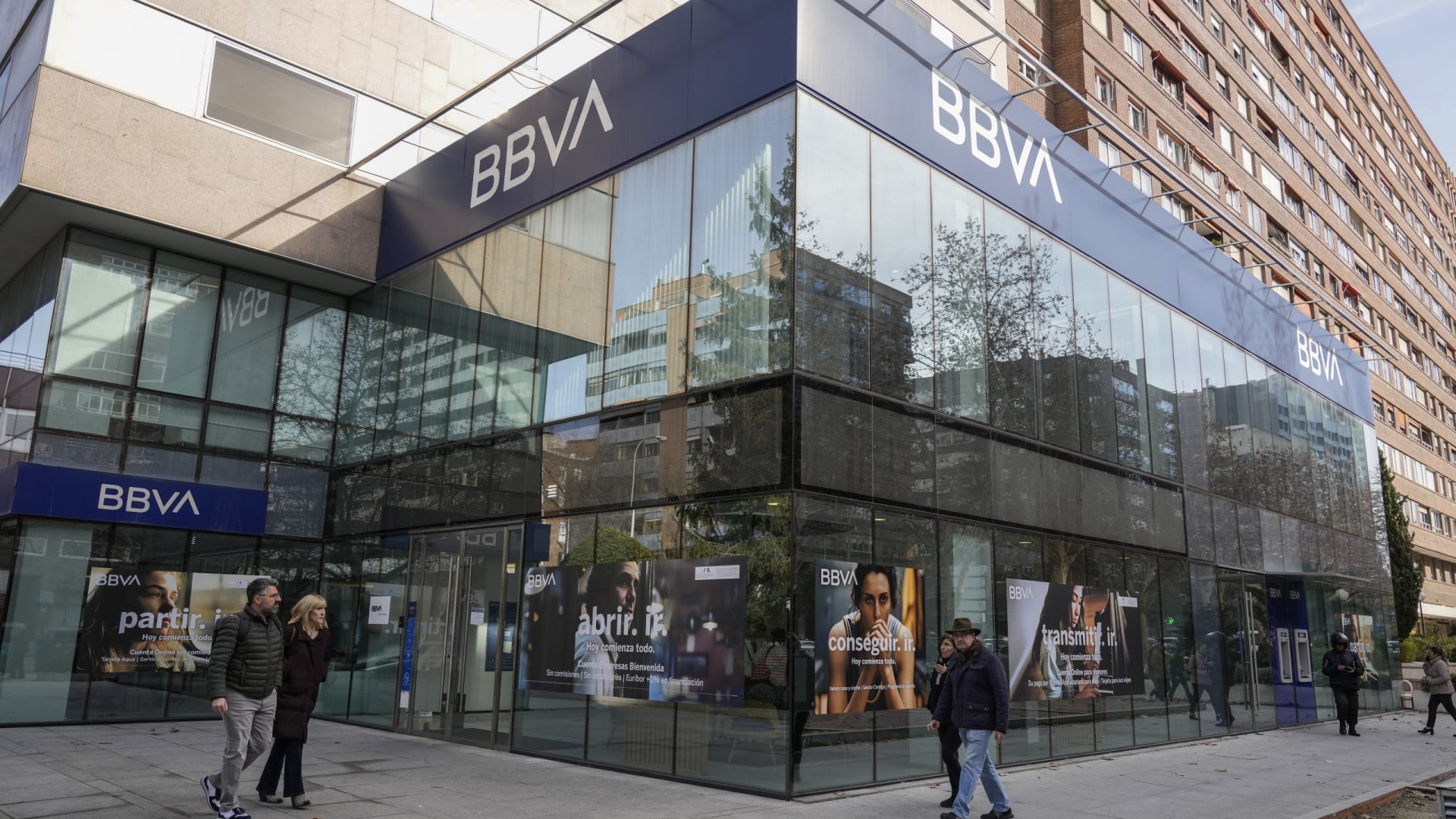 Actions de BBVA suspendues en attente de la décision du gouvernement espagnol concernant l'OPA.