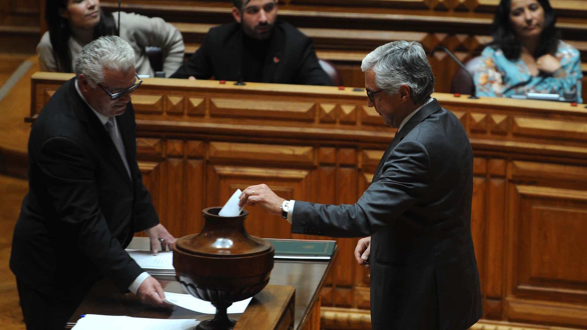 Aguiar-Branco contre la perte automatique de droits en vertu d'une peine