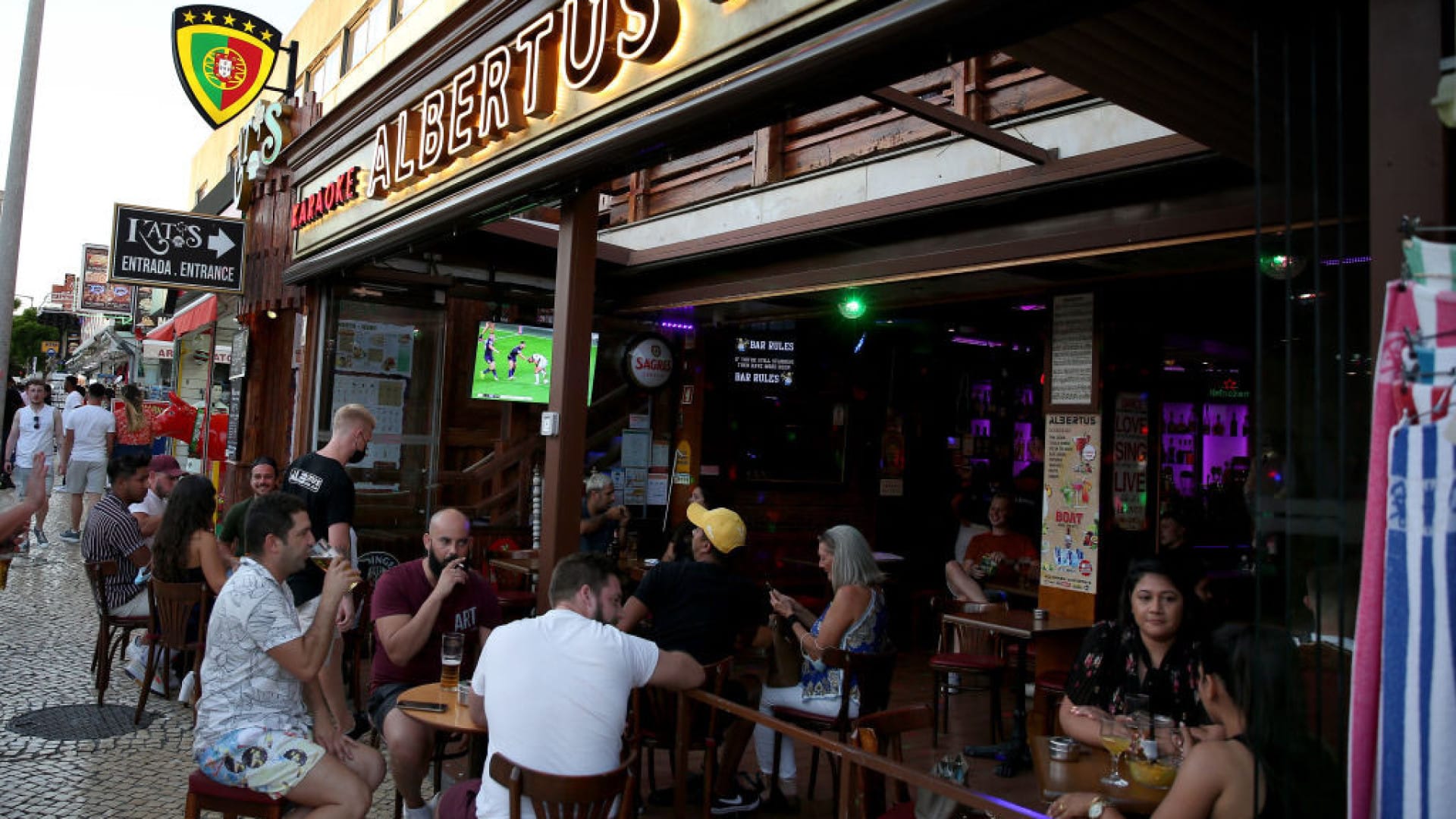 Albufeira va infliger des amendes à ceux qui simulent des actes sexuels. Amendes allant jusqu'à 4 000 euros.