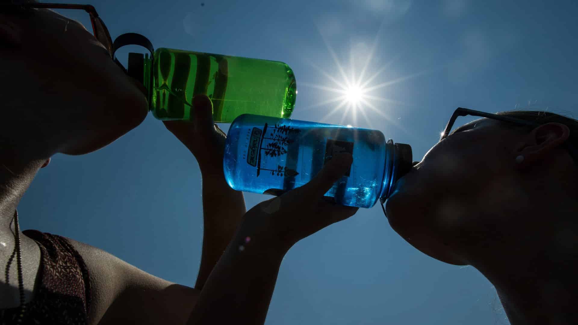 Avec 40°C à la porte, la DGS lance une alerte pour des précautions supplémentaires. Restez informé.