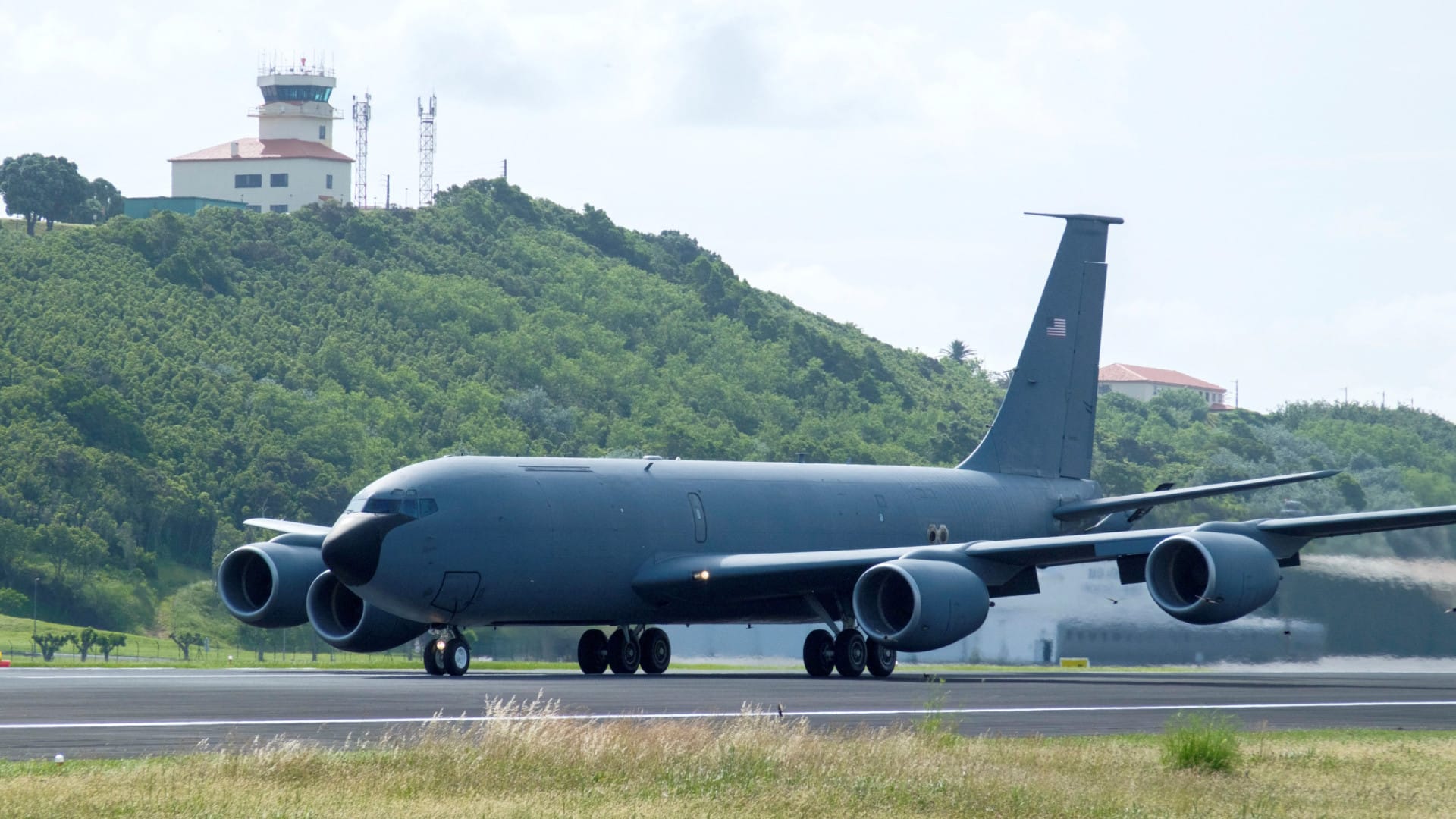 Base das Lajes. L'explication du gouvernement ne convainc ni l'Iran ni la gauche.