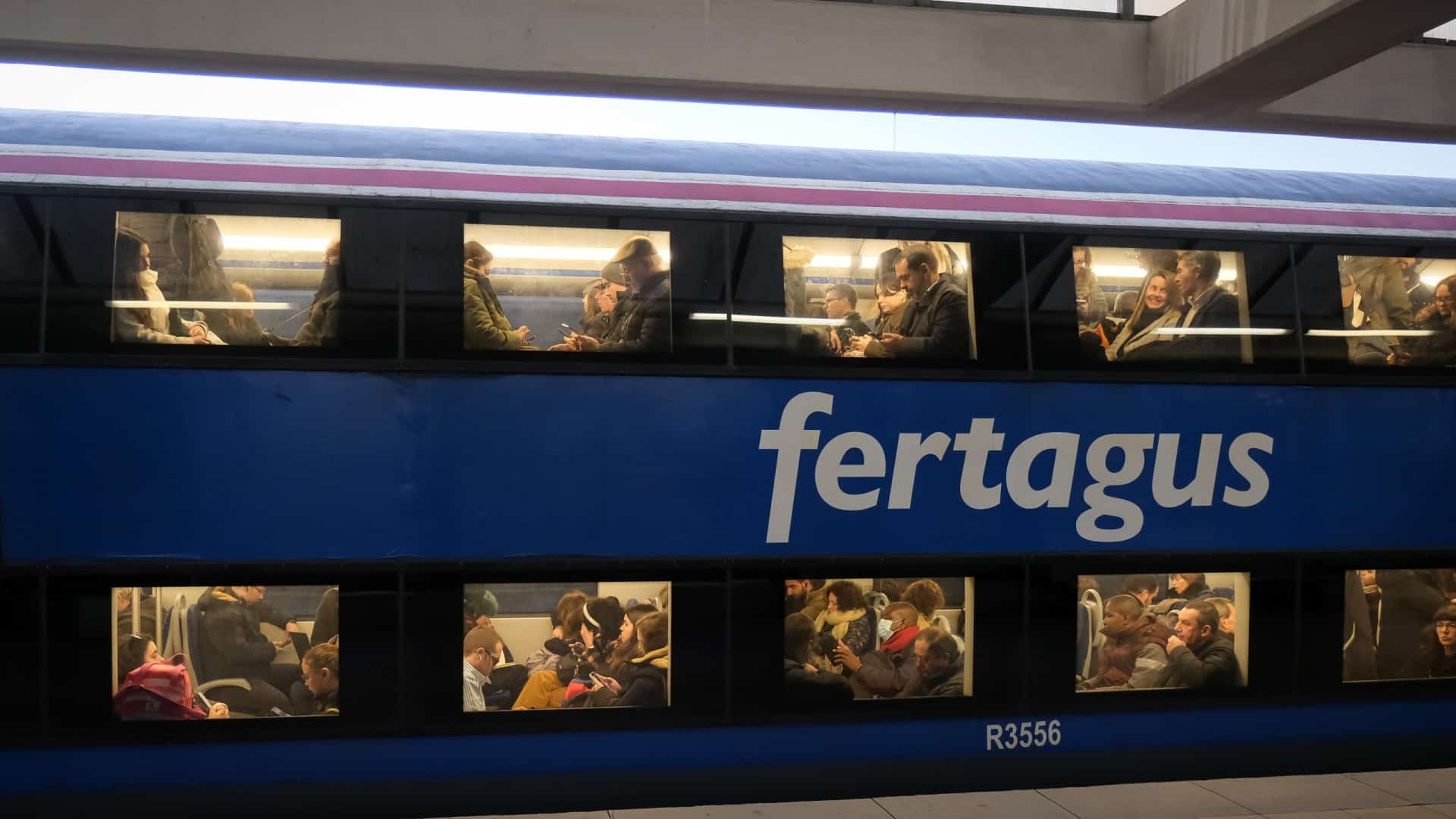 Circulation normalisée de la Fertagus entre Setúbal et Lisbonne