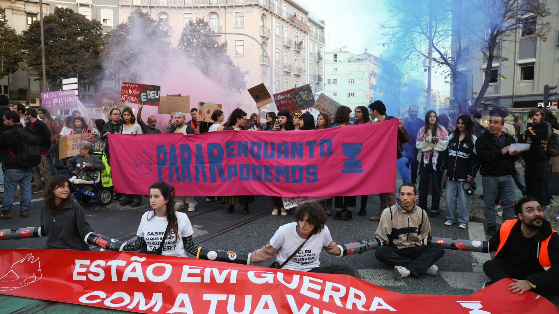 Climáximo organise une manifestation près de l'aéroport de Lisbonne pour "stopper la crise"