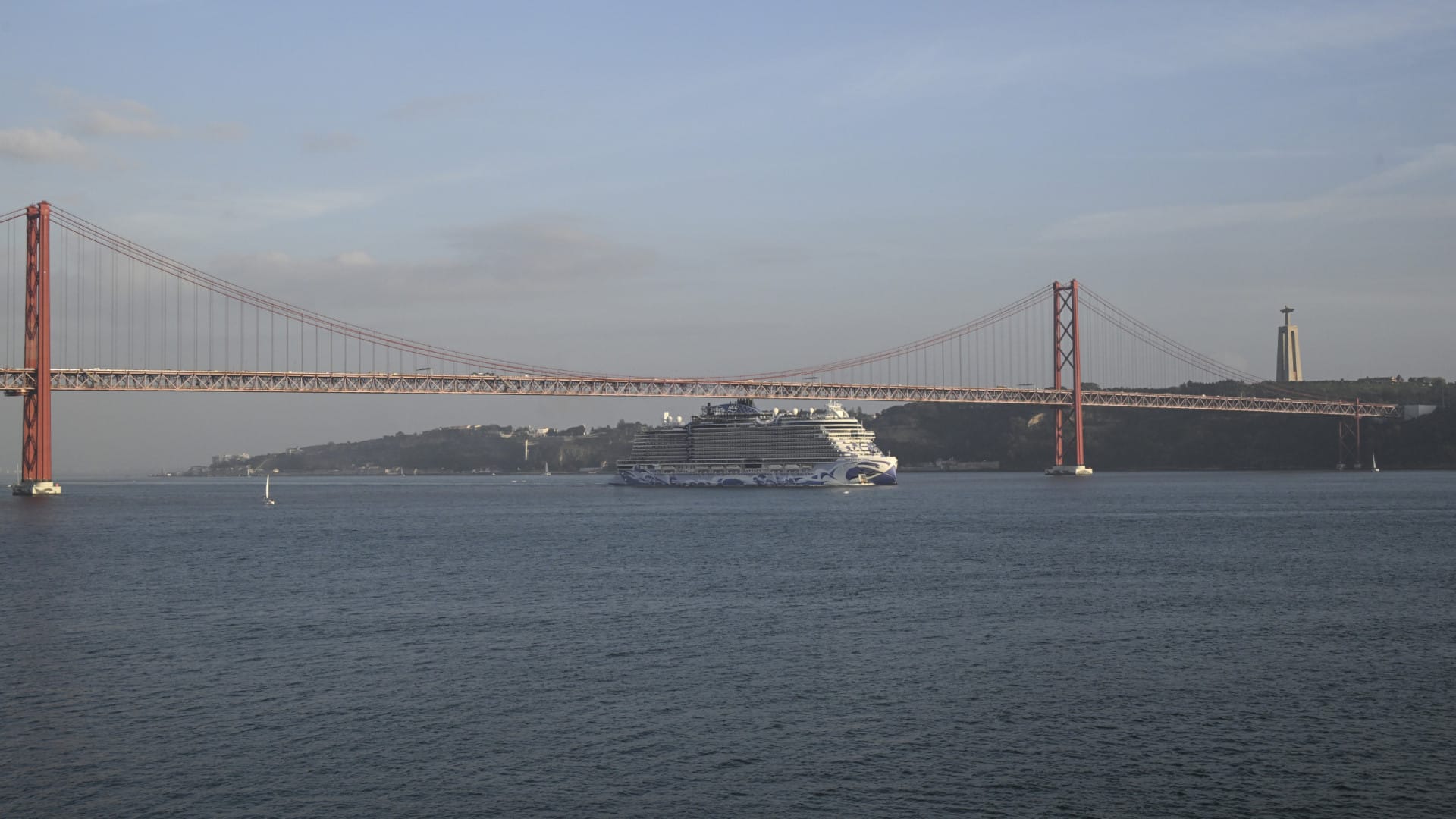 Collision sur le fleuve Tage a affecté un navire de charge