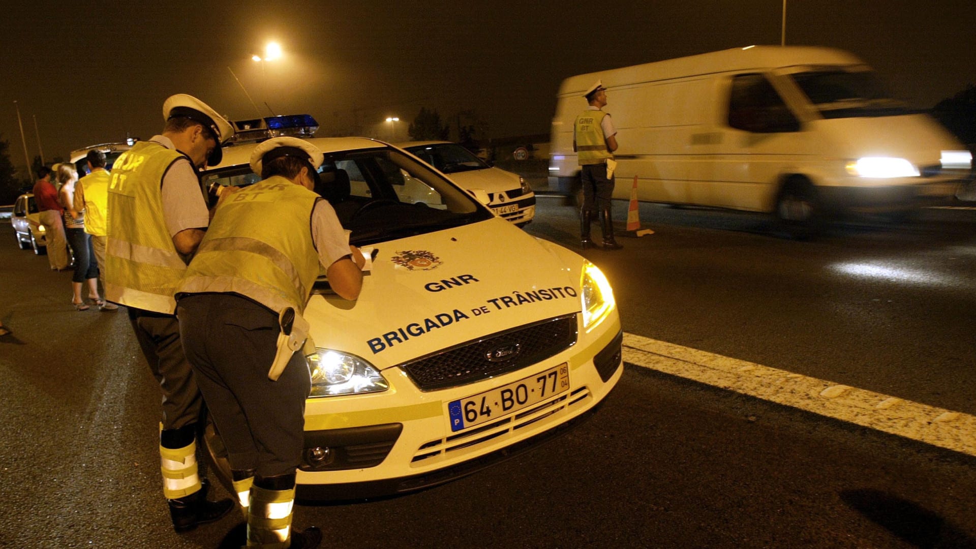 Dans la région de Lisbonne, la GNR a arrêté 50 conducteurs en 4 heures (47 pour ivresse).