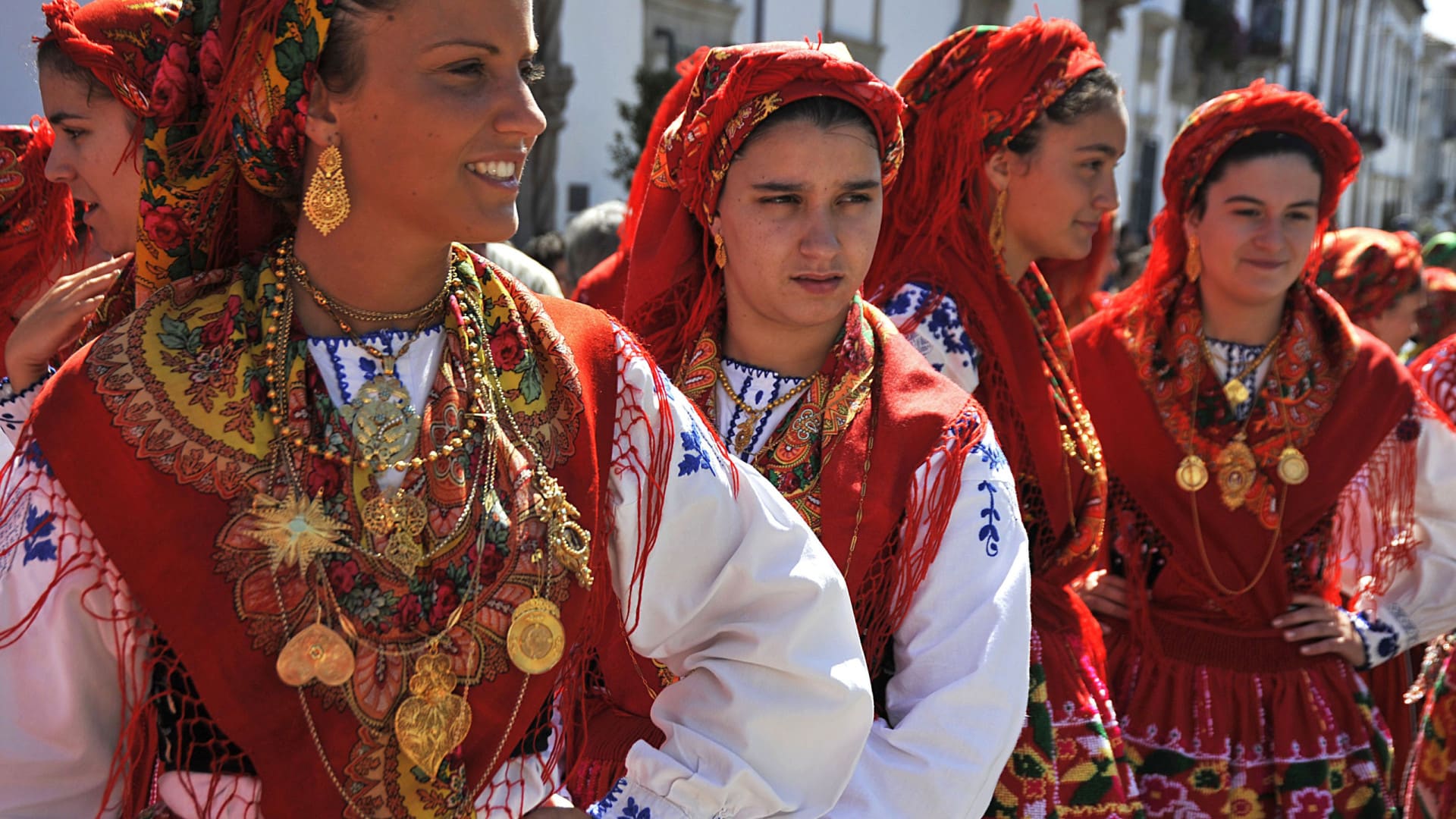 Défilé de la Mordomia des fêtes de Viana Il y a mille femmes inscrites