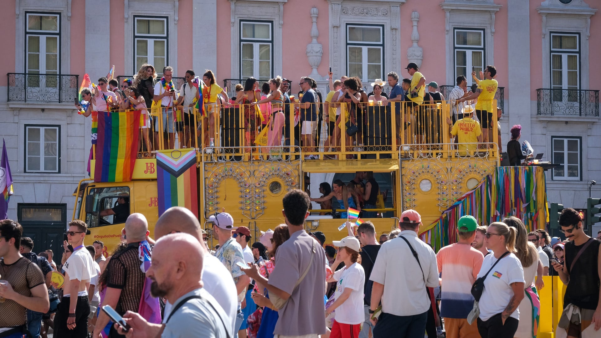 Des milliers de personnes sur l'Avenida da Liberdade pour revendiquer les droits LGBTI+.