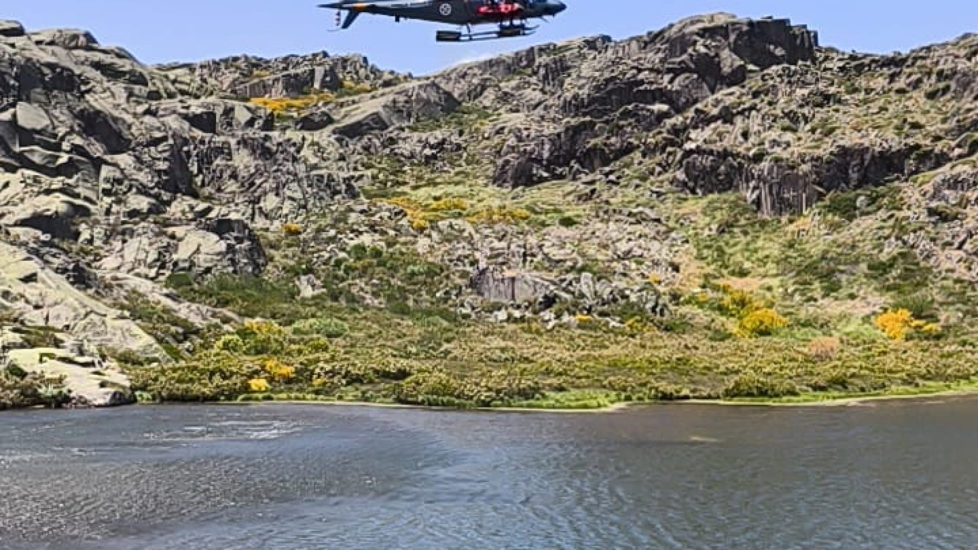 Femme secourue par l'armée de l'air dans une zone "difficile" de la Serra da Estrela.