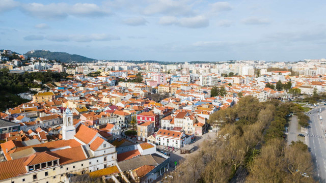 Homem esfaqueia ex-companheira até à morte em Setúbal e entrega-se à PSP