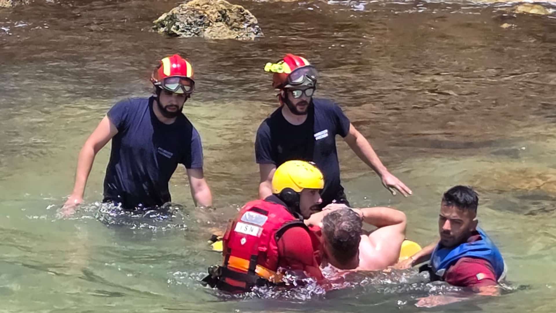 Homme de 40 ans secouru après être tombé d'une falaise sur une plage de Portimão.