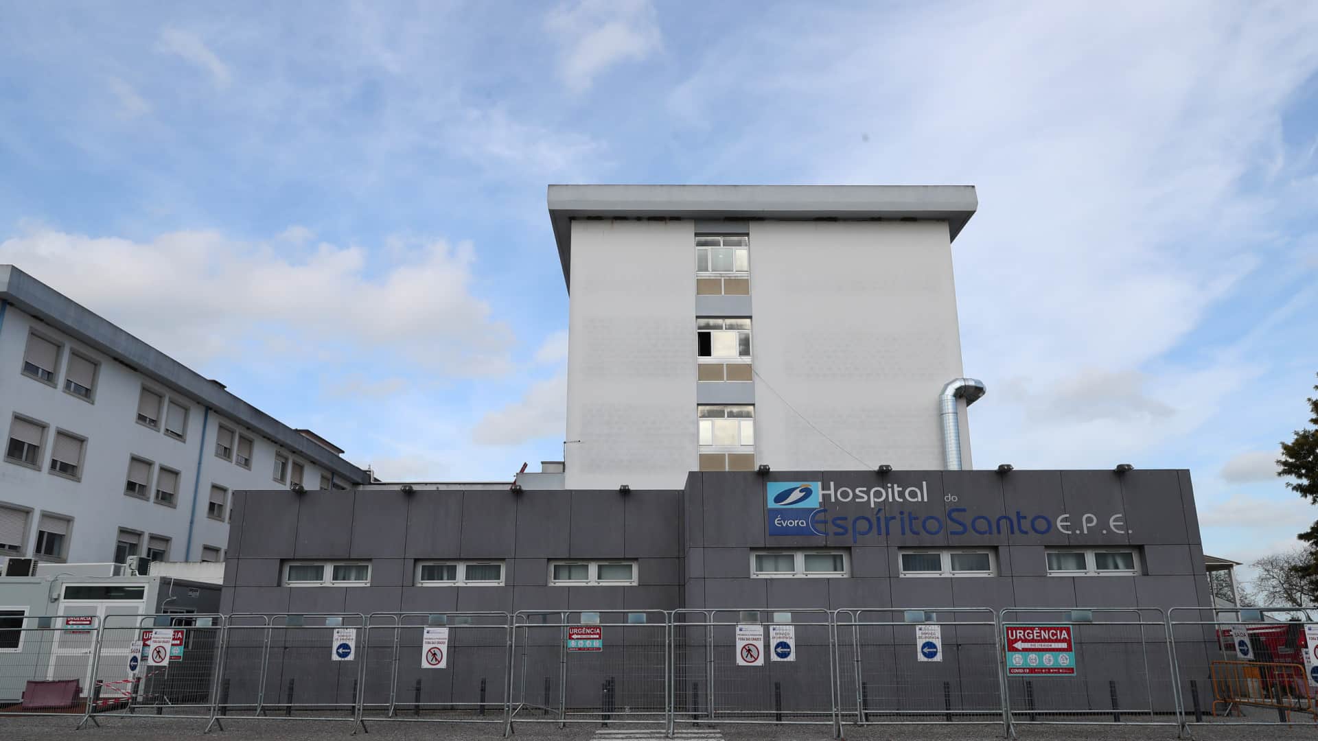 Hôpital d'Évora avec des contraintes dans le Service d'Urgence Polyvalent.