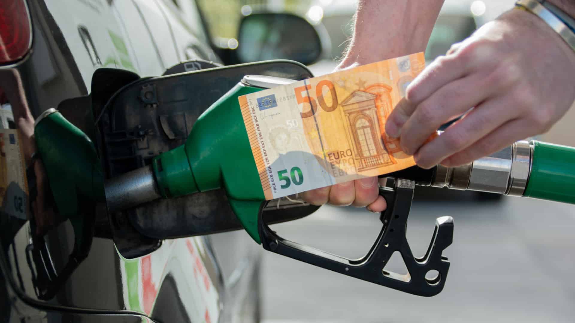 Il y a déjà des prévisions pour les carburants : Voici à quoi s'attendre lundi.