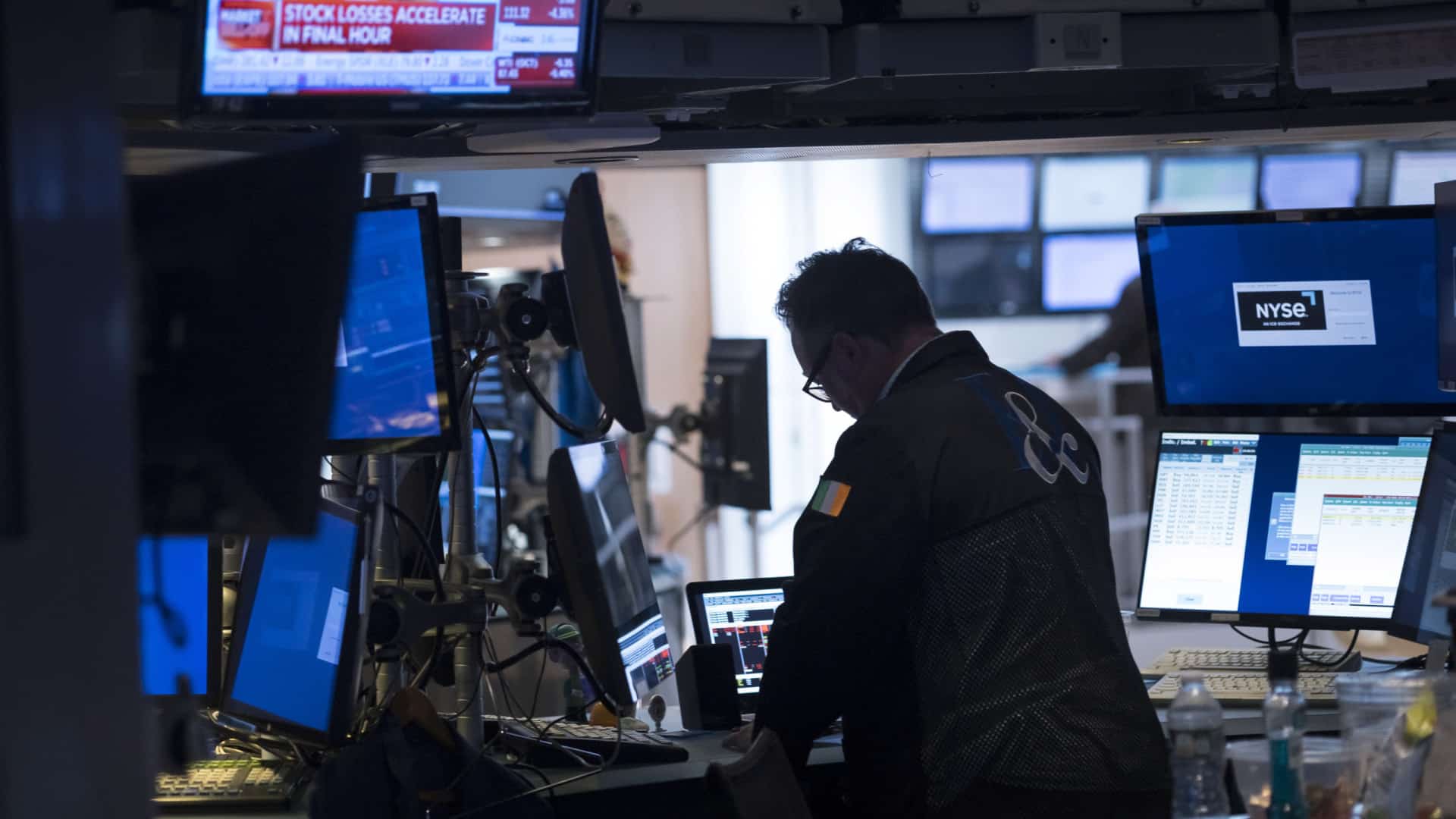 La bourse de New York ouvre en hausse et le S&P 500 'guigne' un record.