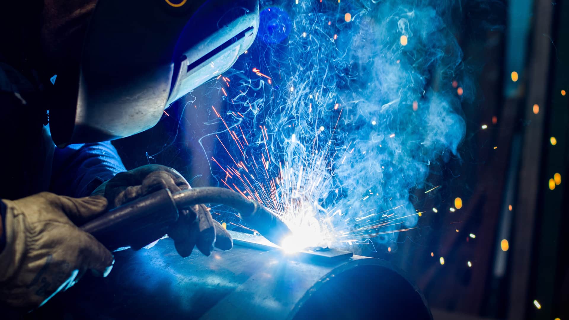 La contraction de la production industrielle ralentit à 2,2% en avril.