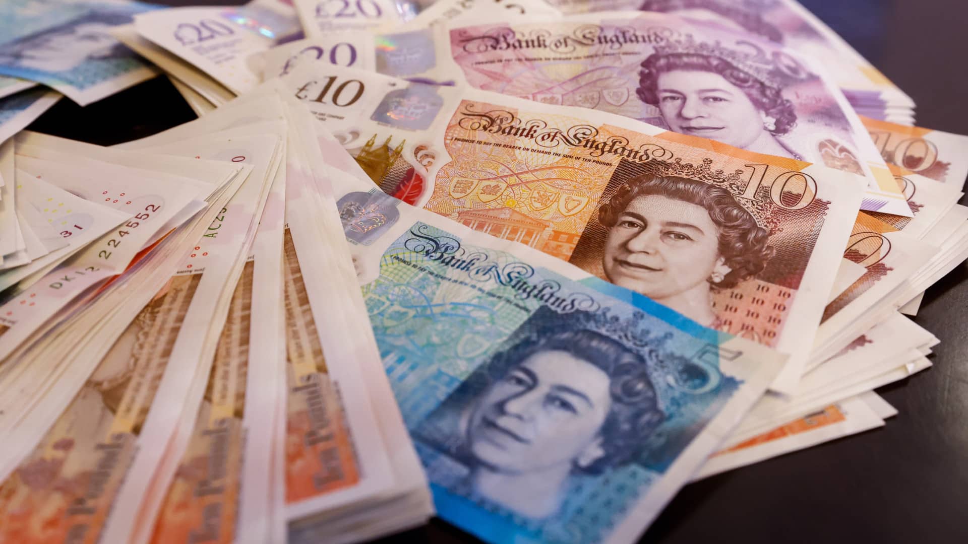 La dette publique du Royaume-Uni s'élève à 96,4 % du PIB en mai.