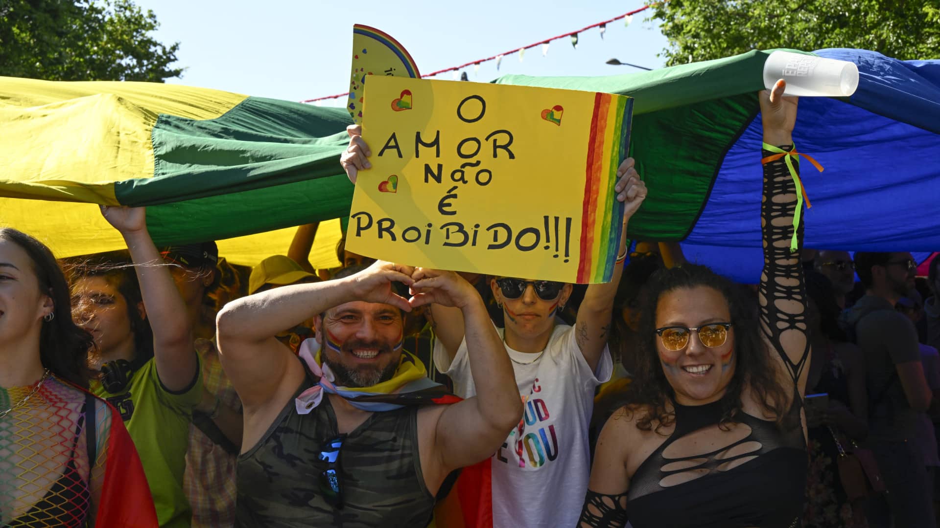 La Marche de la Fierté LGBTI+ a réuni des milliers de personnes à Lisbonne. Les images