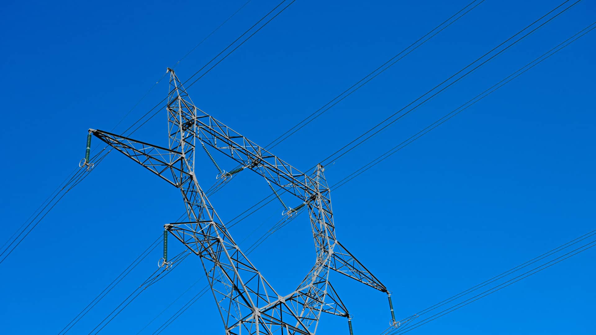 La péninsule ibérique exhorte la France à fixer un délai pour les interconnexions électriques.