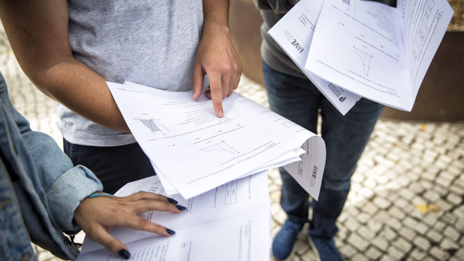 La période des examens nationaux commence. L'épreuve de portugais marque le début.