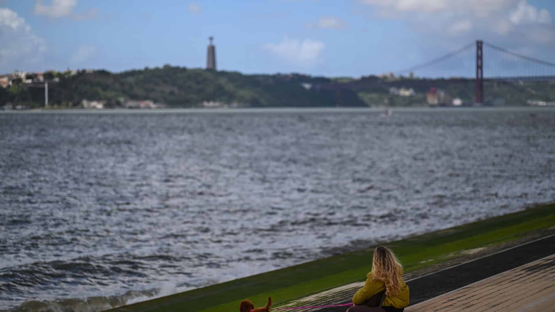 La température redescend et le vent souffle fort. Le temps ce mardi