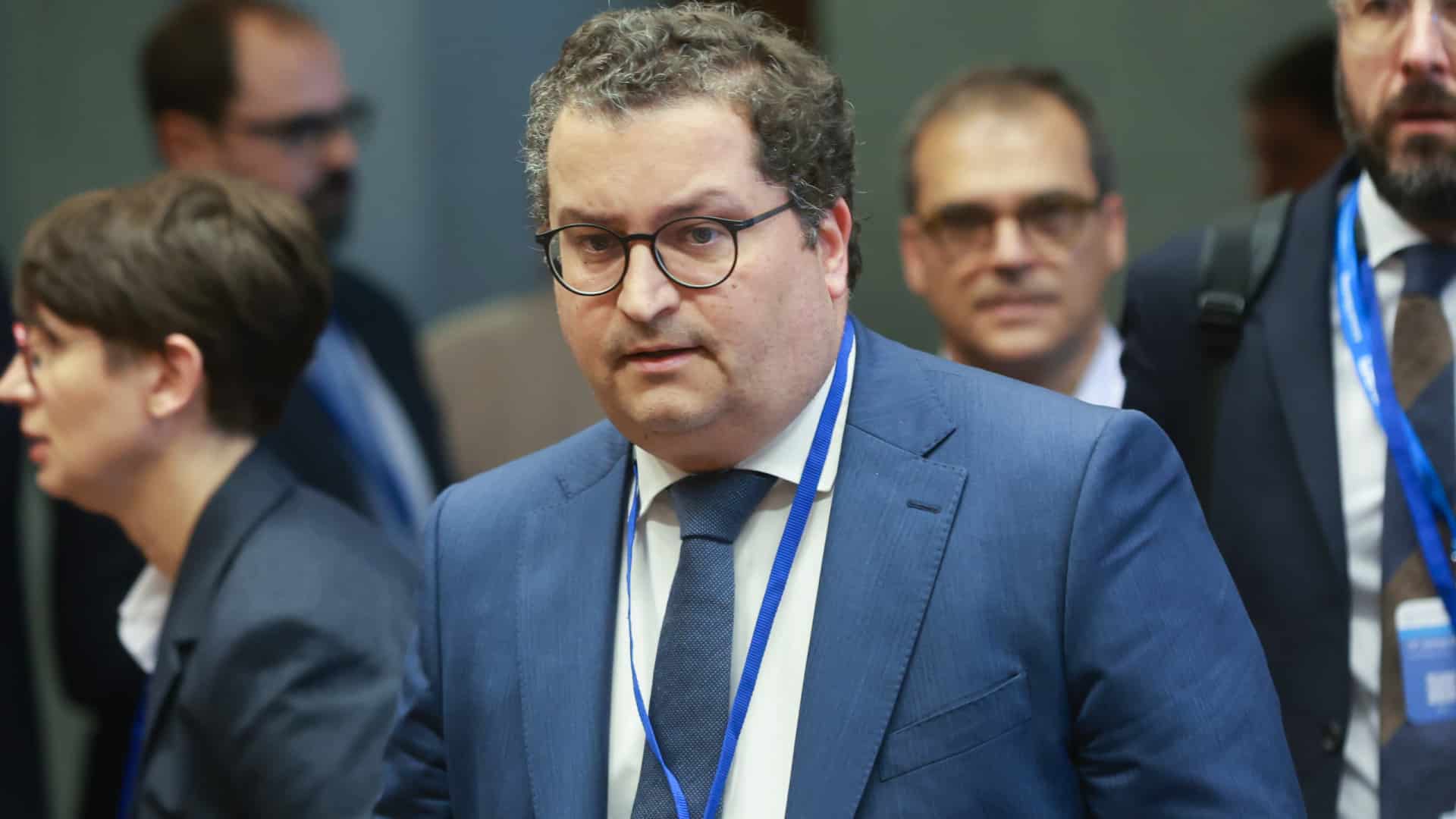 Le gouvernement évalue l'inconstitutionnalité d'une taxe supplémentaire sur les banques.