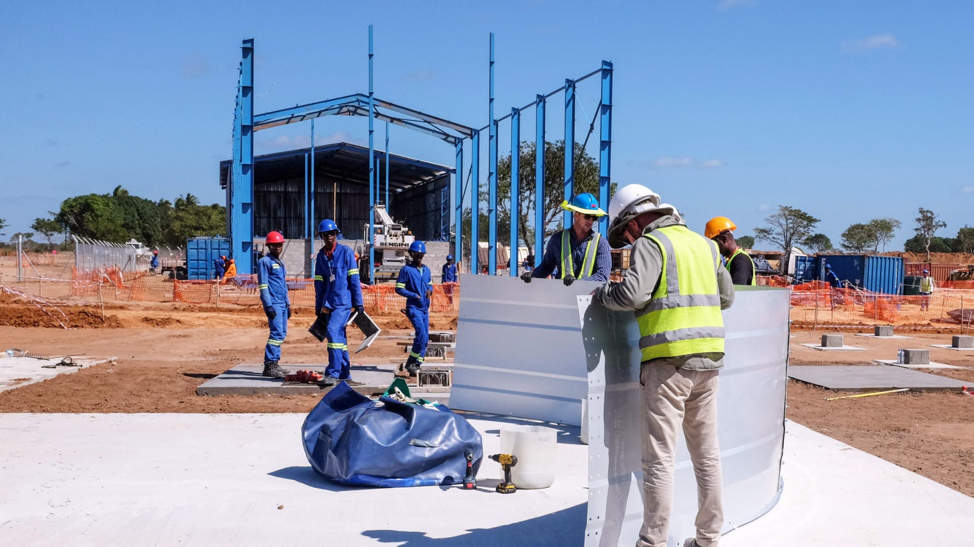 Le gouvernement mozambicain suspend les contrats de travaux pour évaluer la légalité.