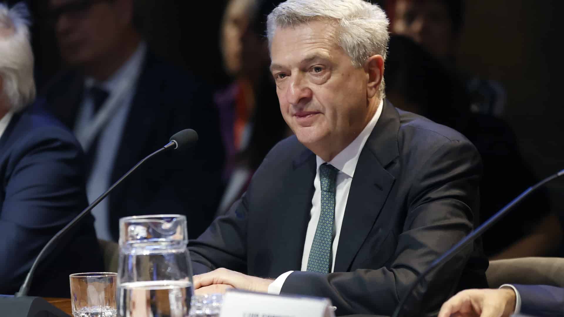 Le HCR supprime 3 500 postes en raison de coupes budgétaires.