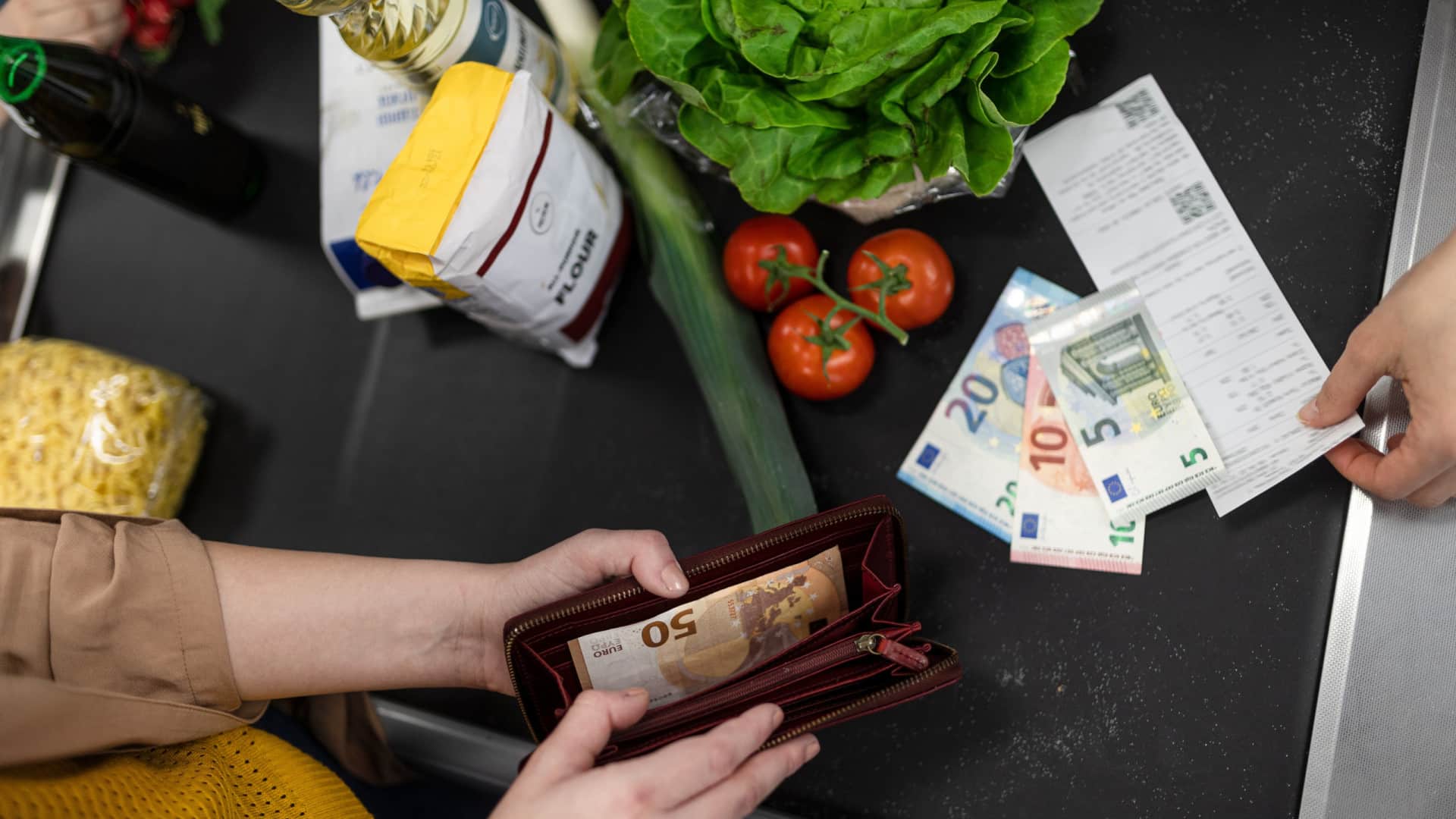 Le panier alimentaire est devenu plus cher : Voyez combien coûte maintenant d'aller au supermarché.